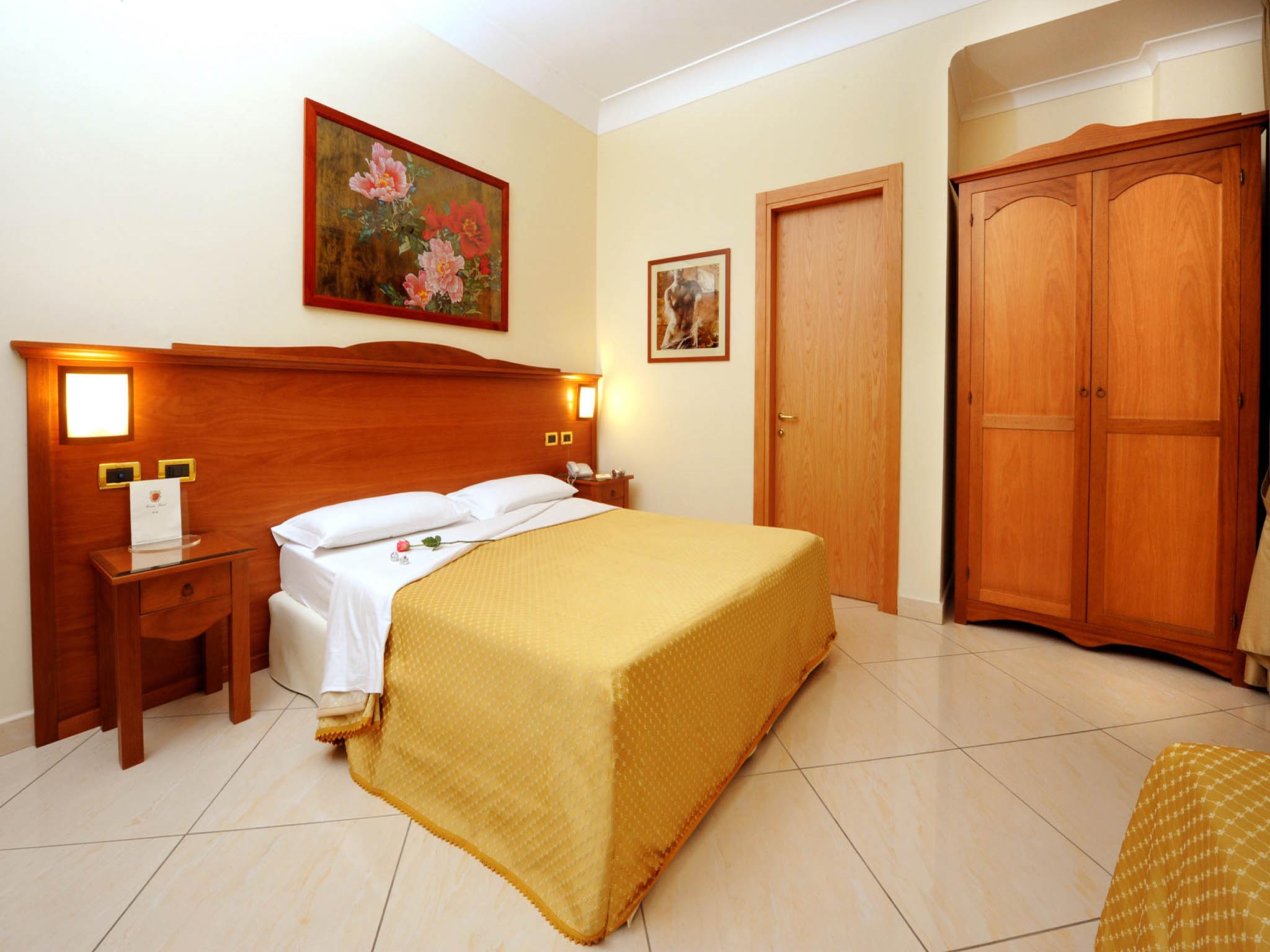 Buono Hotel Неаполь Экстерьер фото
