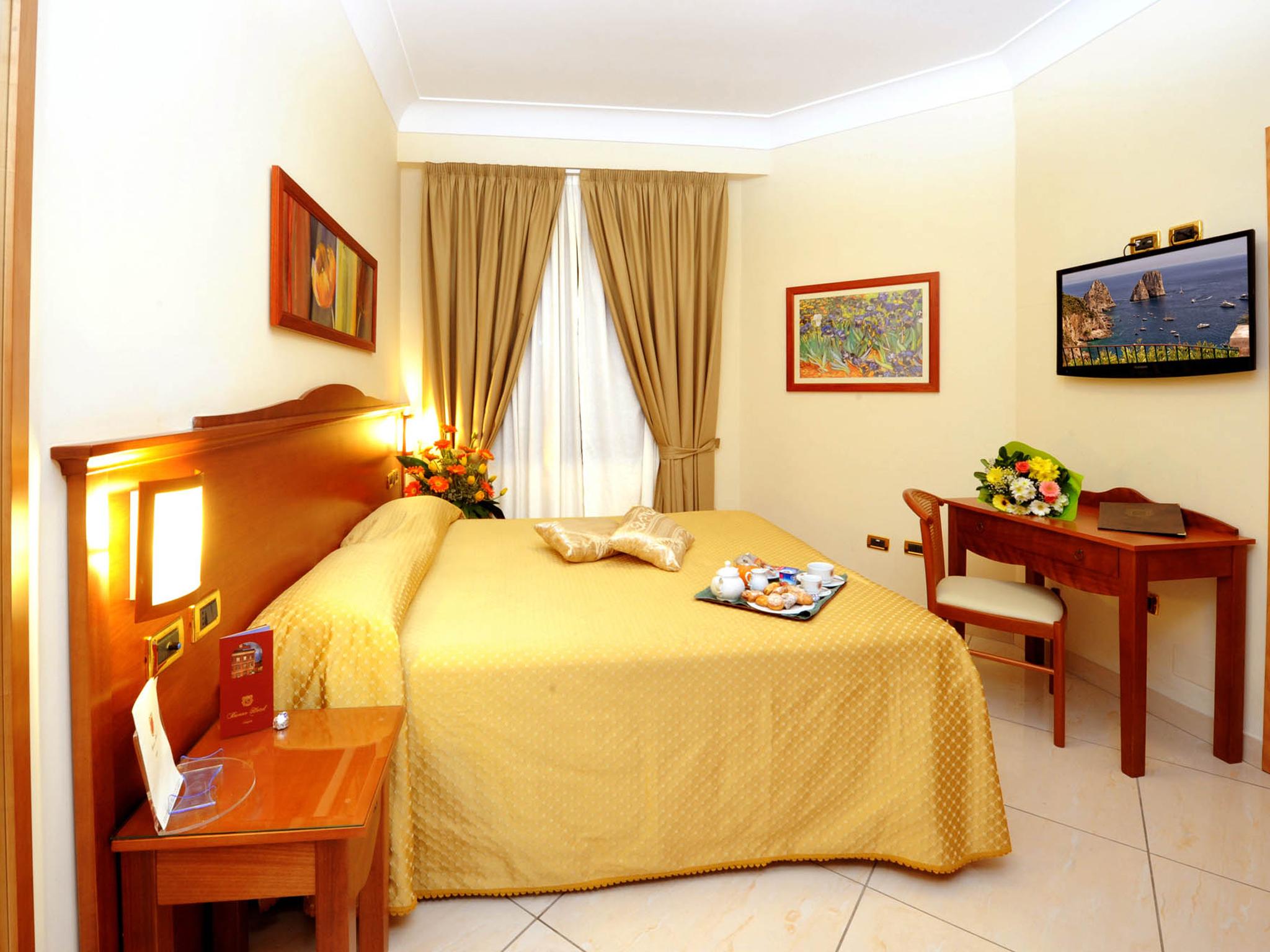 Buono Hotel Неаполь Экстерьер фото