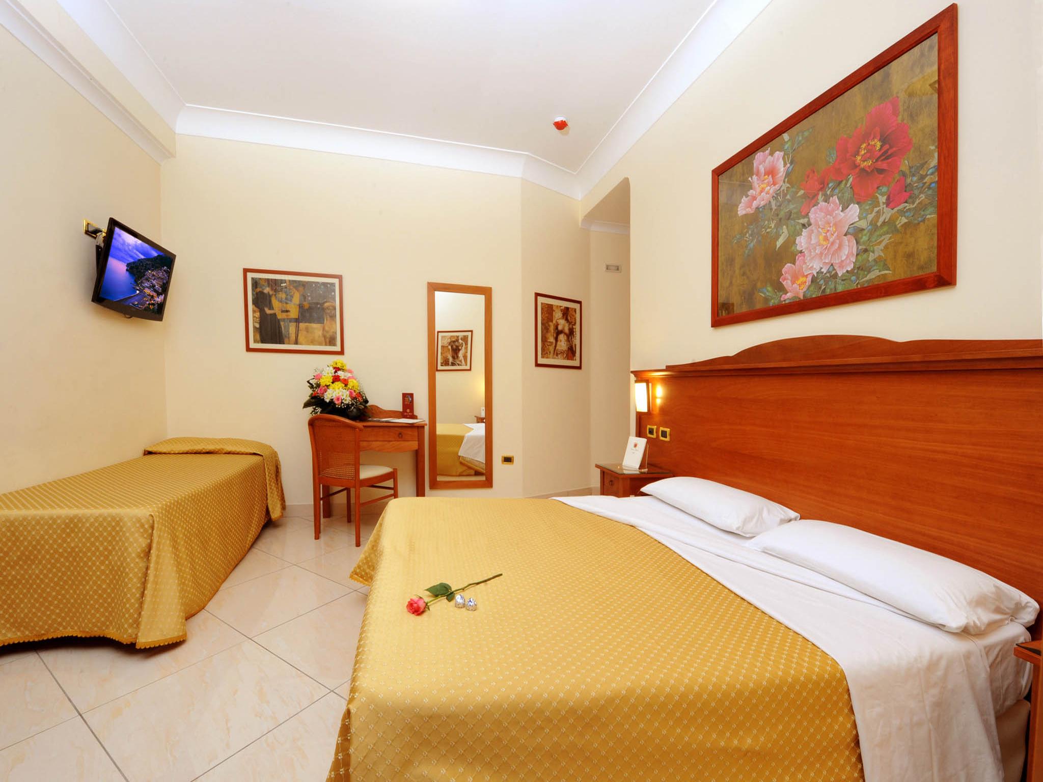 Buono Hotel Неаполь Экстерьер фото