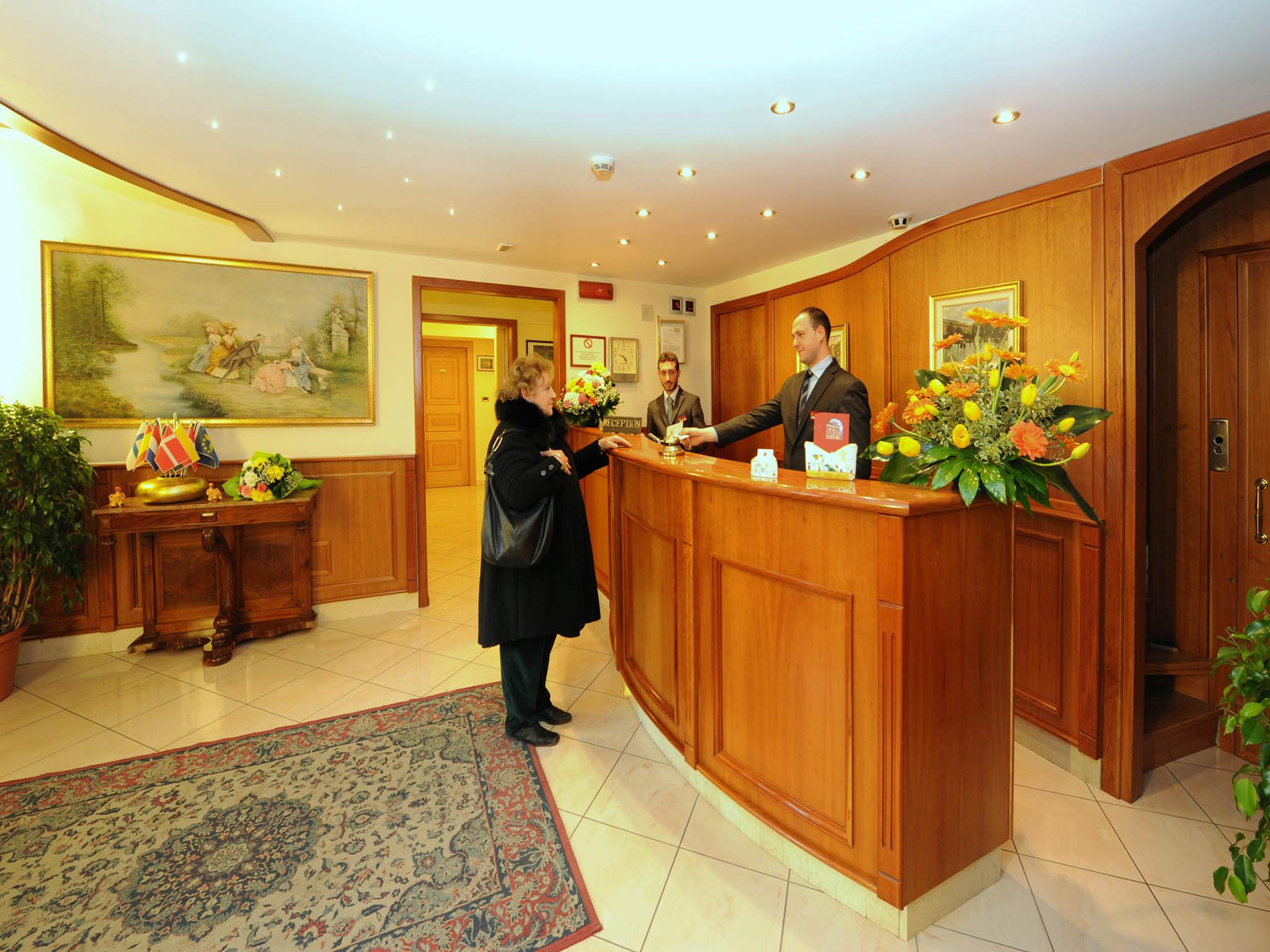 Buono Hotel Неаполь Экстерьер фото