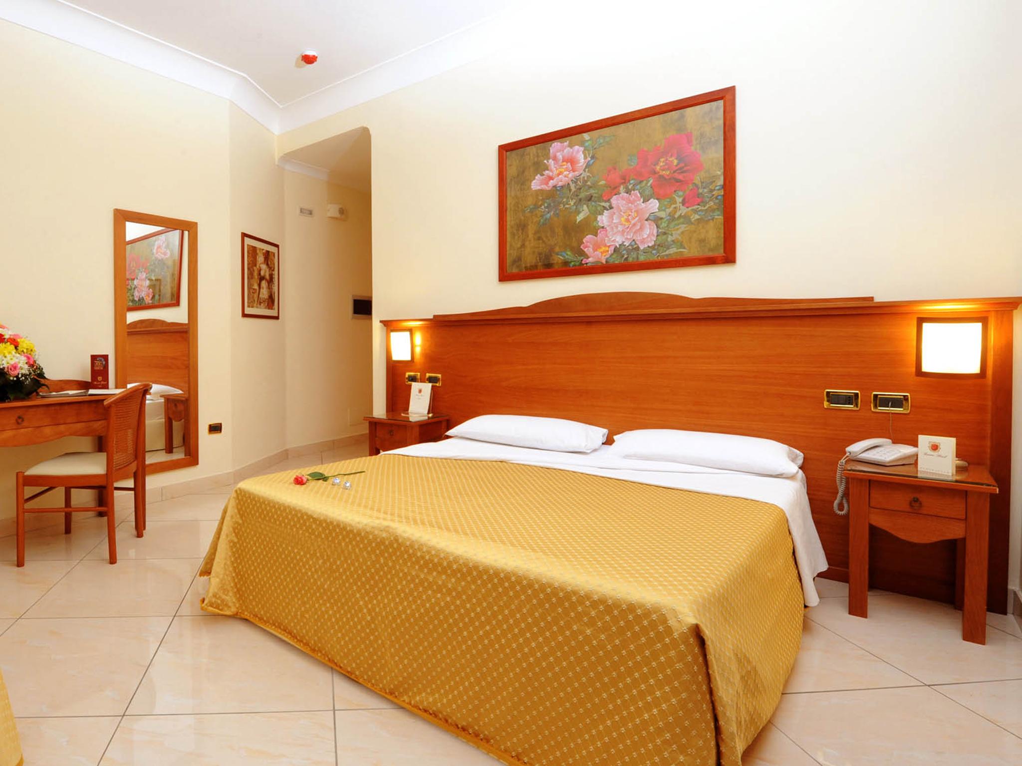 Buono Hotel Неаполь Экстерьер фото