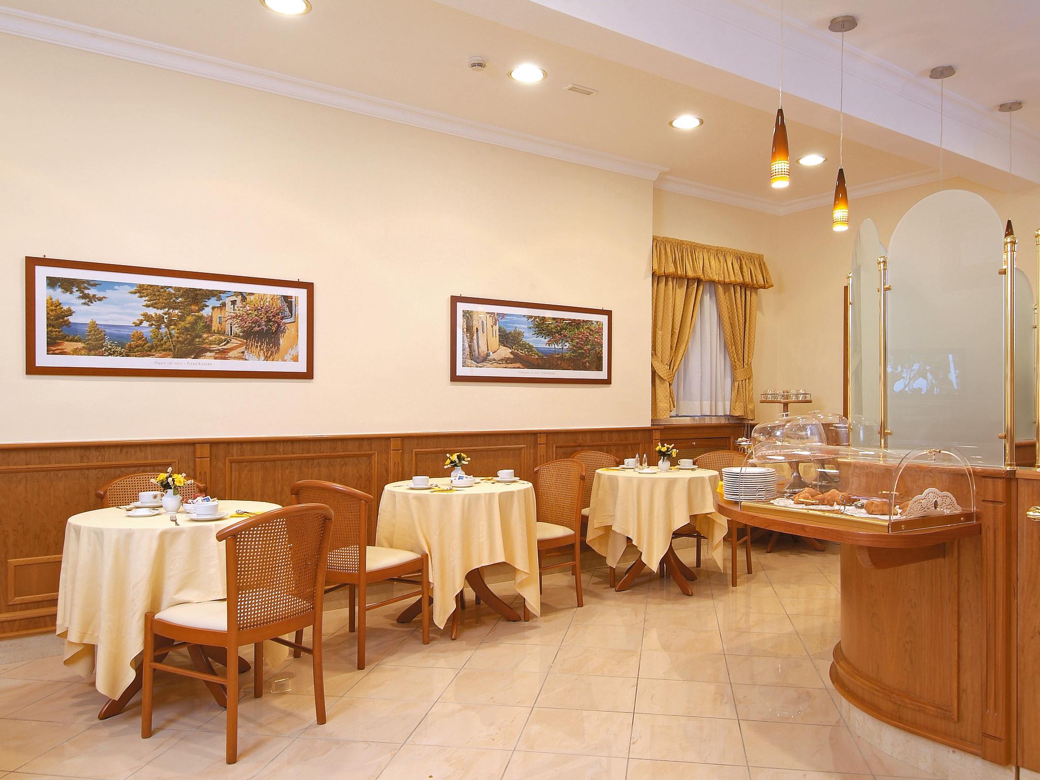 Buono Hotel Неаполь Экстерьер фото