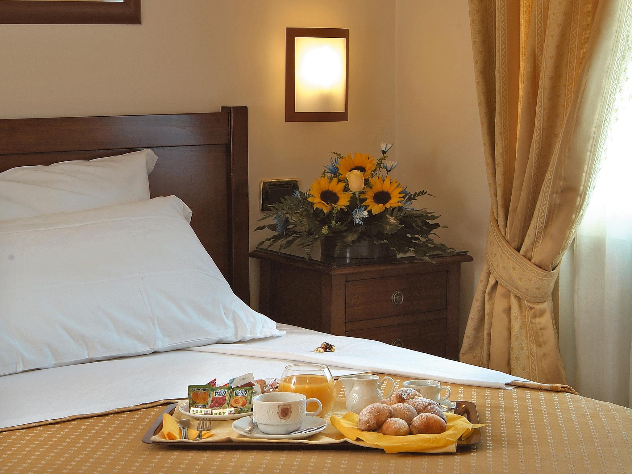 Buono Hotel Неаполь Экстерьер фото