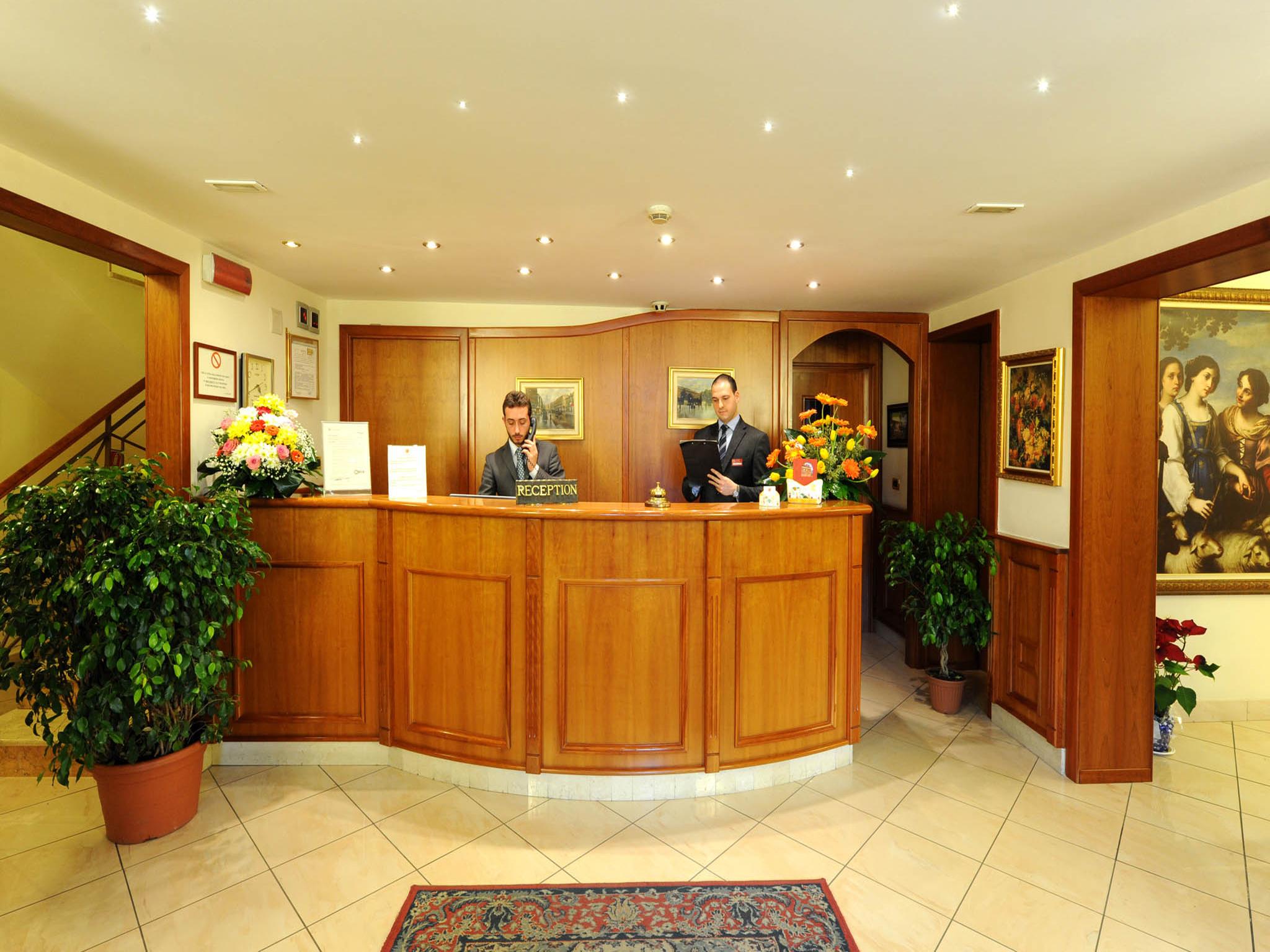 Buono Hotel Неаполь Экстерьер фото